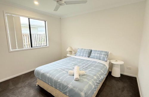 Pimpama House | Large 4-Bedroom Home in Pİmpama - Easy Access to Theme Parks
