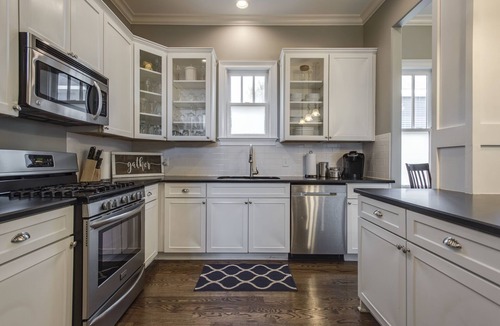 Hope Gardens House | Large Downtown House with Hot Tub & Entertaining Decks