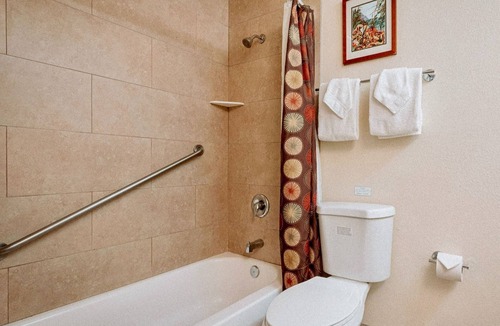 Nawiliwili House | LAST MINUTE DEAL! 2BR in Lihue, minutes from the beach. Perfect for a getaway!