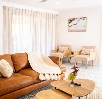 Mermaid Waters House | Lavish 4BD Waterfront Family Escape!
