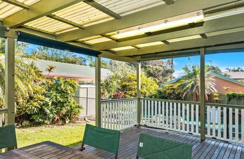 Pottsville House | LAZY DAYZ - LOUNGE BY THE POOL