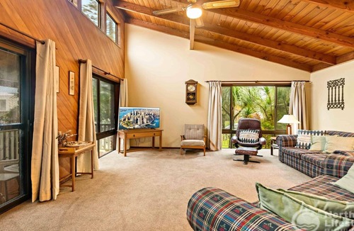 Pottsville House | LAZY DAYZ - LOUNGE BY THE POOL