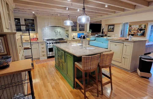 Laguna Beach House | Local Cheerful 4 Bedroom home with outdoor dining