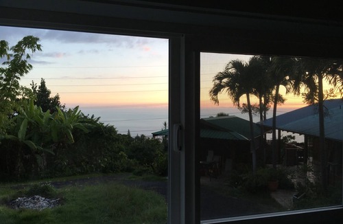 Honalo House | Located minutes away from Historic Holualoa village and Kailua-Kona and beaches.