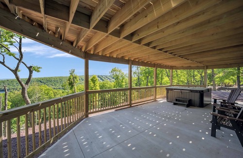 Lake Harmony Estates Ski Chalet | Look Out Lodge, Near JFBB & Jim Thorpe with Spectacular Lake and Mountain Views!