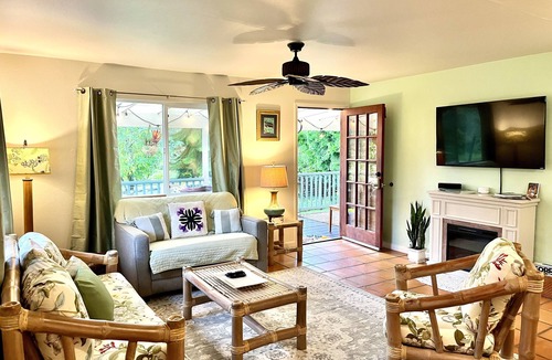 Volcano House | Lovely Art Cottage 5 Min. to Volcanoes NATL Park-clean, cozy, comfort -2 Bdrm
