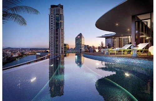 Brisbane Central Business District Apartment | Lux 20th floor 2br 2bath, Infinity Pool, Gym, Wifi