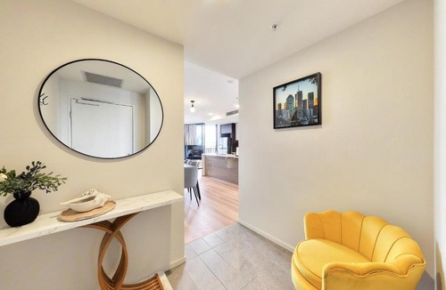 Brisbane Central Business District Apartment | Lux 20th floor 2br 2bath, Infinity Pool, Gym, Wifi