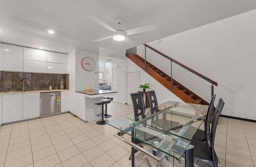 Fortitude Valley Apartment | Luxe 4BR Loft in Valley w/Rooftop Tce & Parking