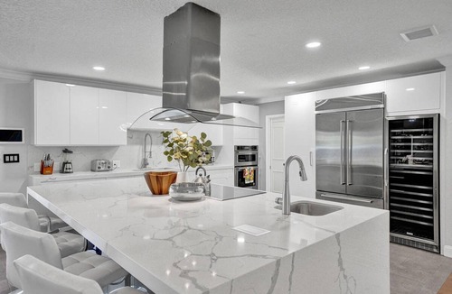 Fort Lauderdale Villa | Luxe 4BR Waterfront w Htd Pool 5min to Beach