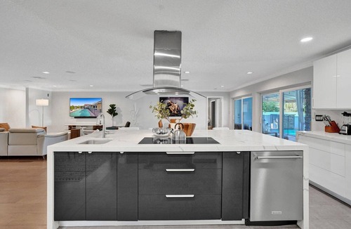 Fort Lauderdale Villa | Luxe 4BR Waterfront w Htd Pool 5min to Beach