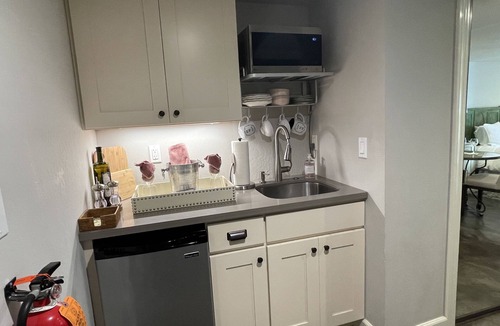 Napa Apartment | Luxe apartment close to wineries EZ walk downtown resturants and tasting rooms