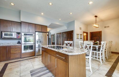 Kaiser House | Luxe Group Home w/Boat Dock in Lake of the Ozarks