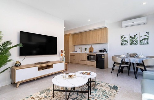 Mermaid Beach Villa | Luxe Mermaid Retreat