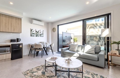 Mermaid Beach Villa | Luxe Mermaid Retreat
