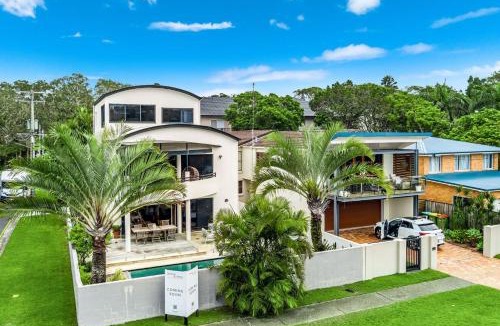 Currumbin House | Luxurious Beachside Oasis with Ocean Views