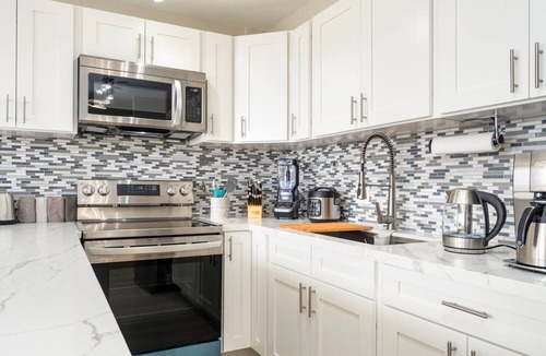 Waikiki Condo | Luxurious, Free Parking & WiFi, Ocean View, Remodeled, 1 BR Condo, No Resort Fee
