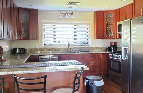 Makaha House | Luxurious Guest home w/Swimming Pool Just Steps away from the Ocean/Beach.