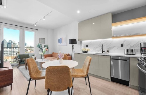 Greenpoint Apartment | Luxury 2 bedroom-2 bath with private roof deck.