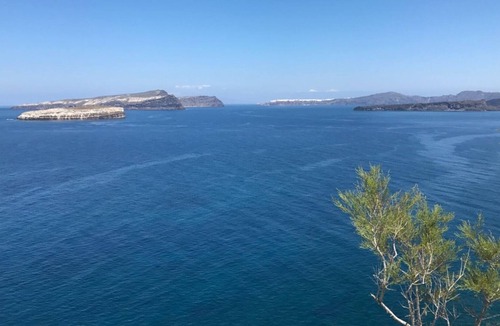 Imerovigli Villa | Luxury 2 Bedroom Above Blue Villa in Santorini, Greece