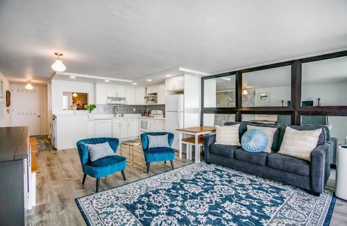 Punaluu Condo | Luxury Beachfront Condo with View