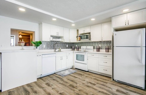 Punaluu Condo | Luxury Beachfront Condo with View