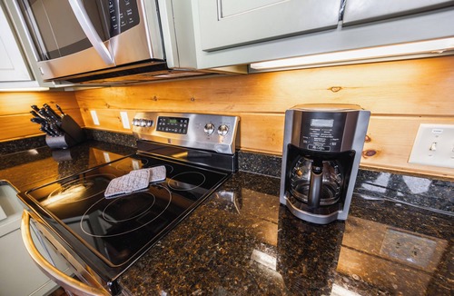 Blairsville Cabin | Luxury Blue Ridge Cabin – Mountain Views, Spacious retreat, Hot Tub, Lake