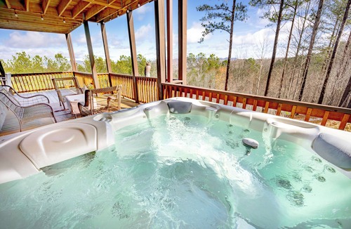 Blairsville Cabin | Luxury Blue Ridge Cabin – Mountain Views, Spacious retreat, Hot Tub, Lake