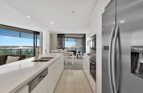 Broadbeach Apartment | Luxury Living At The Oracle