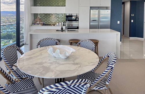 Broadbeach Apartment | Luxury Oracle Tower 2 Ocean Views 32nd floor