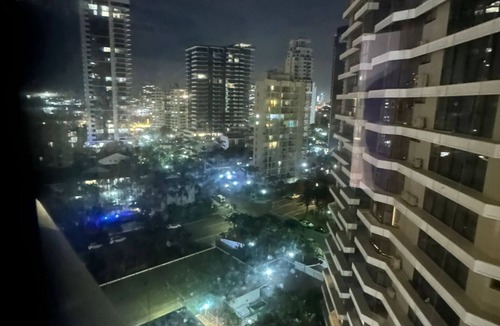 Main Beach Apartment | Luxury Pearl Main Beach Apartment Walk to the Beach