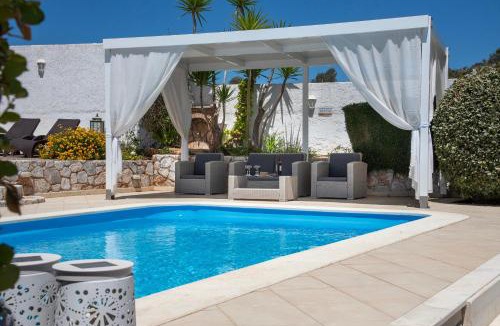Livadi Villa | Luxury Seaside Villa Plumeria ,50m to Sandy Beach, Chania