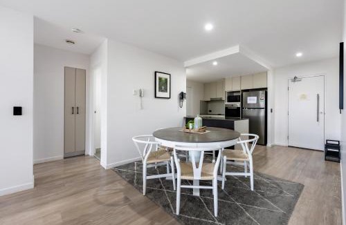 Gold Coast Apartment | Luxury Spacious 3 Bedroom Apartment - Gold Coast