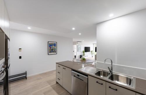 Gold Coast Apartment | Luxury Spacious 3 Bedroom Apartment - Gold Coast
