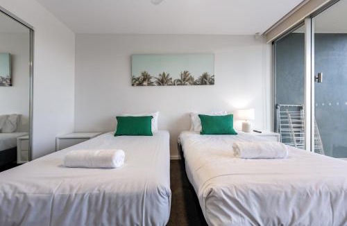Gold Coast Apartment | Luxury Spacious 3 Bedroom Apartment - Gold Coast