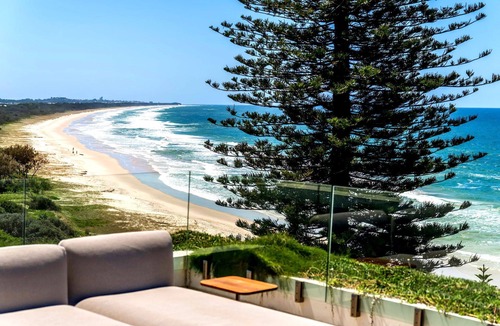 Cabarita Beach House | Luxury Villas Caba Beach House (Walk to Beach)