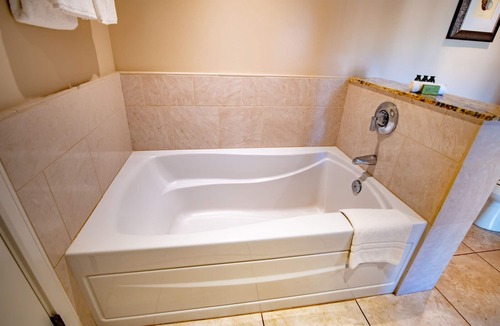 Honokowai Hotel | Maui Magic: Short Drive to Kaanapali Beach. Onsite Pool w/Water Slides, Parking
