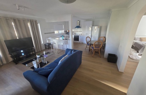 Mermaid Beach Apartment | Mermaid Beach/Broadbeach Modern 2 Bdrm Apartment