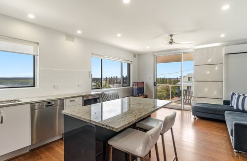 Yamba Apartment | Mingara 4 - Front-Row Seats to Yambas Sunsets - Holiday Yamba