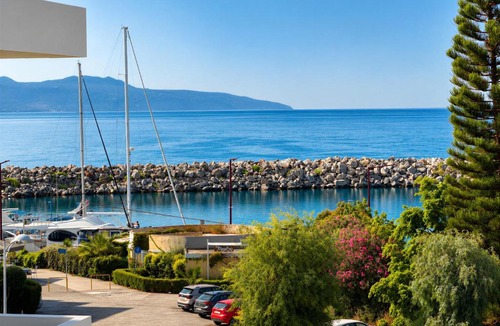 Kalamata Marina Apartment | Modern Apartment with Side Sea View - Helson Blue - Kalamata