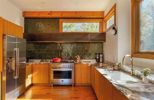 Saugerties House | Modern interiors with beautiful view of mountains and a private bluestone quarry
