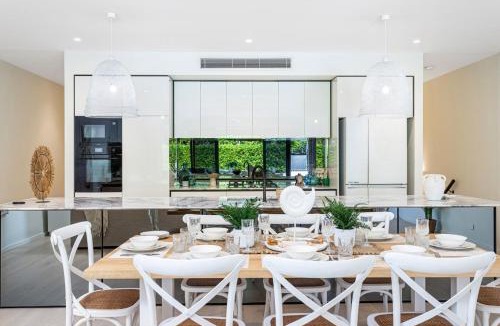 Palm Beach House | Modern Palms Getaway