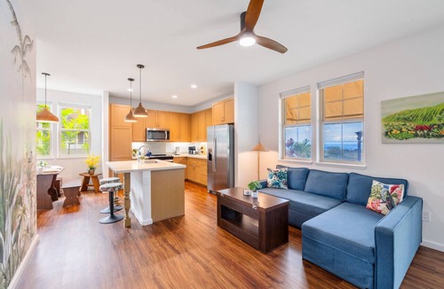 Makaha Valley House | New 4 Bedroom, Amazing Views, Near Beach, Free prk