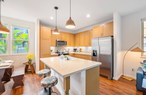 Makaha Valley House | New 4 Bedroom, Amazing Views, Near Beach, Free prk