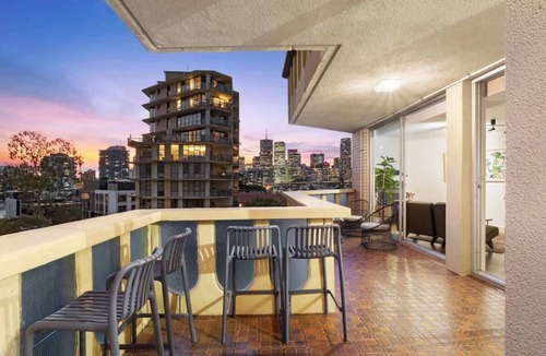 New Farm Apartment | New Farm Sophisticated Retro~3Bed,1Bath,1Car,Views