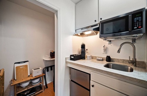 Bayview Apartment | New! Studio Suite with Pool by Beach with AC