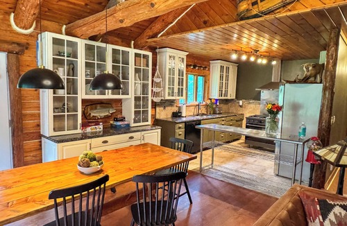 Saugerties House | New! The Den on Denniston, with game room, movie theater, fire pit and more. Close To HITS Horse show & Hunter Mountain skiing