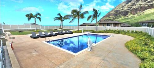 Makaha Valley House | New Tropical Island Ohana near Beach with community Pool Spa Gym PingPong and more