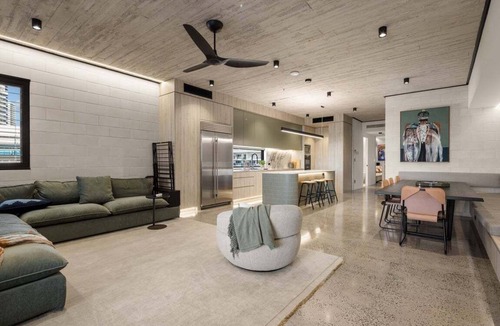 Runaway Bay House | Oatland Esplanade Coastal Retreat | Oatland 26