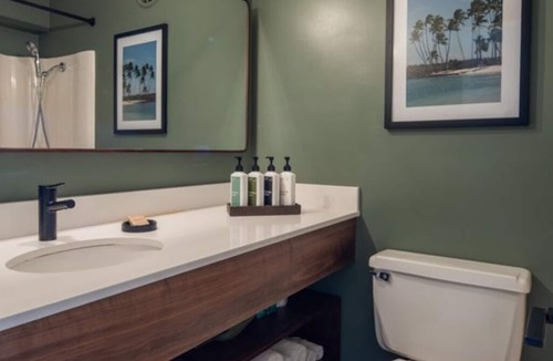 Historic Kailua Village Hotel | Ocean Air, Island Flair: 3 Rooms, Stylish Kona Basecamp for Sun & Adventure